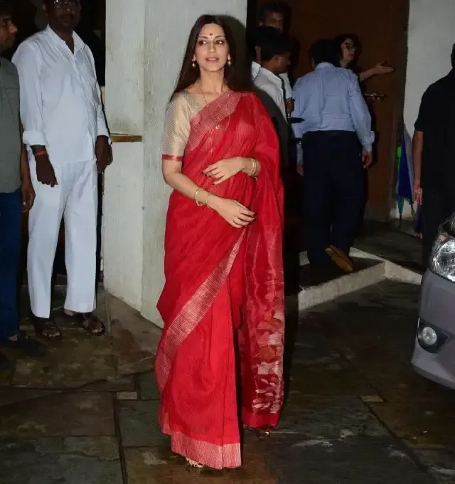 SONALI BENDRE STILLS IN INDIAN TRADITIONAL RED SAREE 5